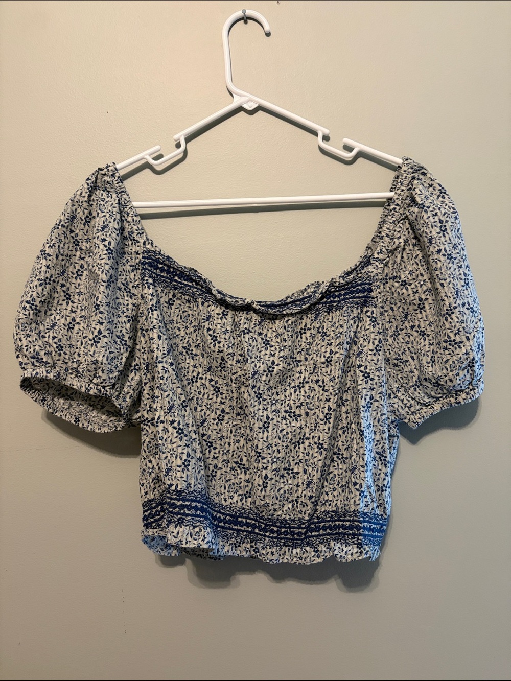 Madewell Blue and White Floral Off-Shoulder Crop Top
